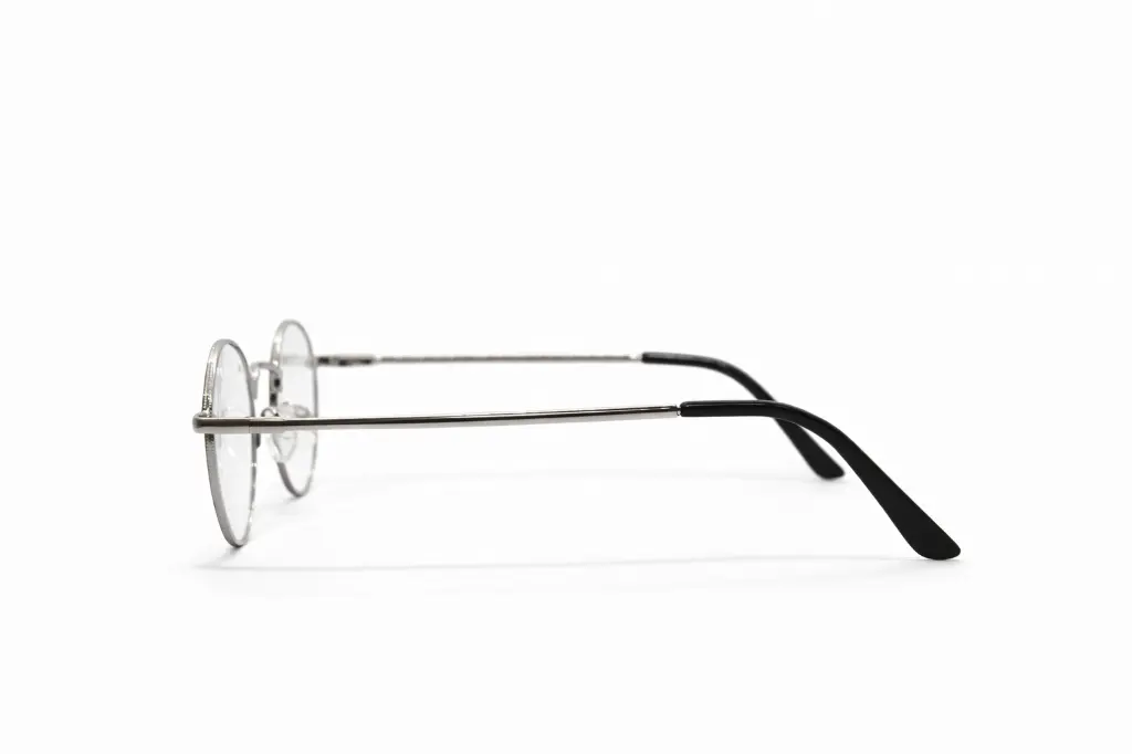 Lunettes Titanium homme élégantes – Boutique Luxe Optique.webp