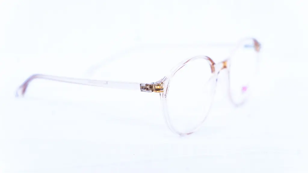 la monture Vivera beige transparent exposée dans showroom Luxe Optique.webp