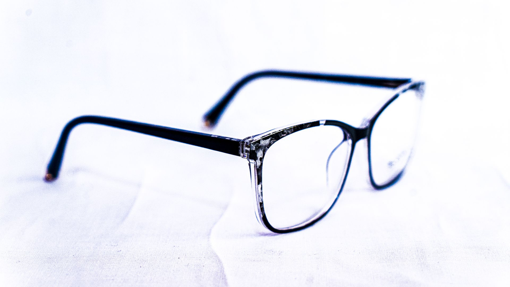 Lunette Bloom femme grise papillon – Luxe Optique Dakar