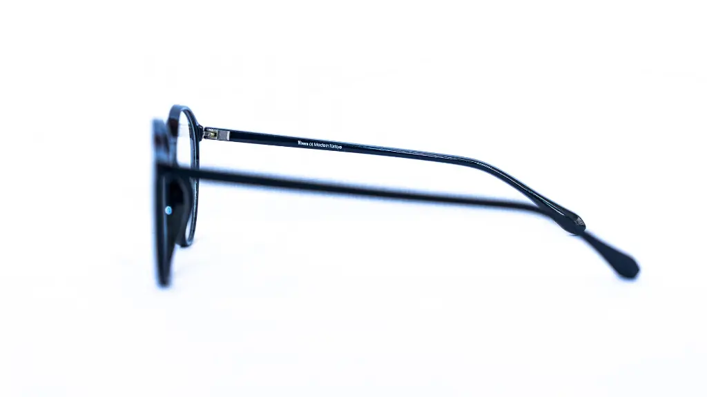 Vue latérale des lunettes Vivera homme noires – Luxe Optique Dakar.webp