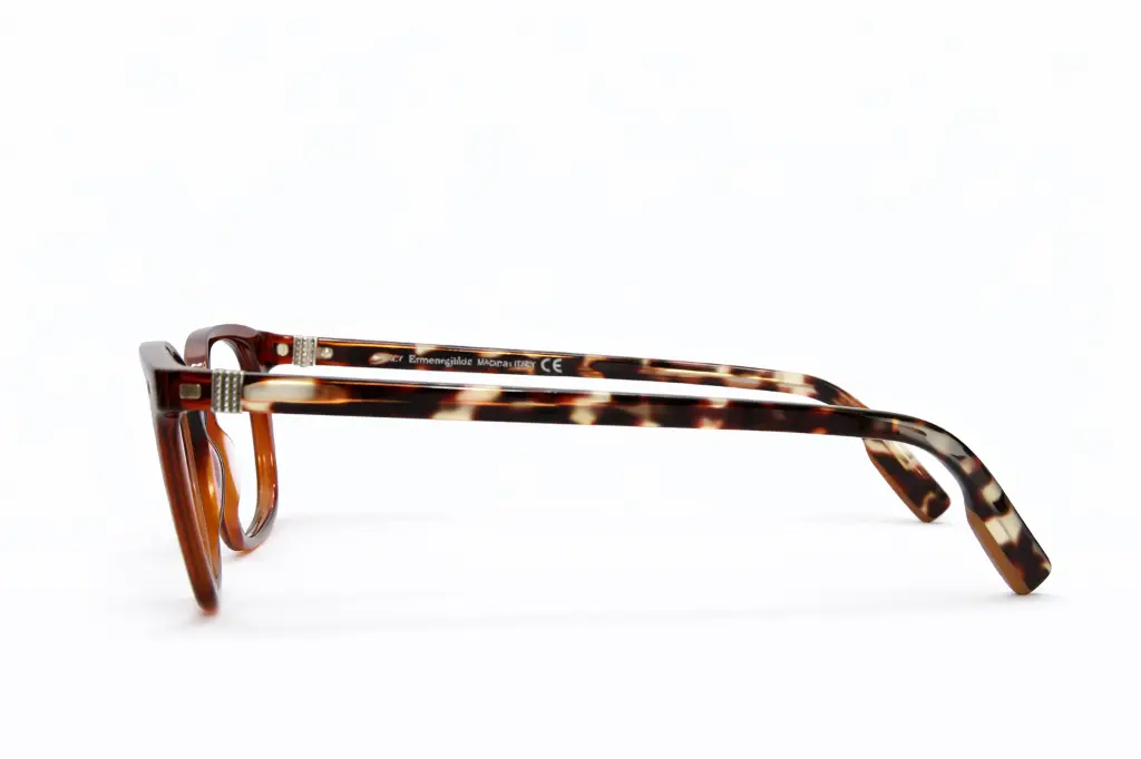 Lunette de vue Ermenegildo Zegna en acétate – showroom Luxe Optique.webp