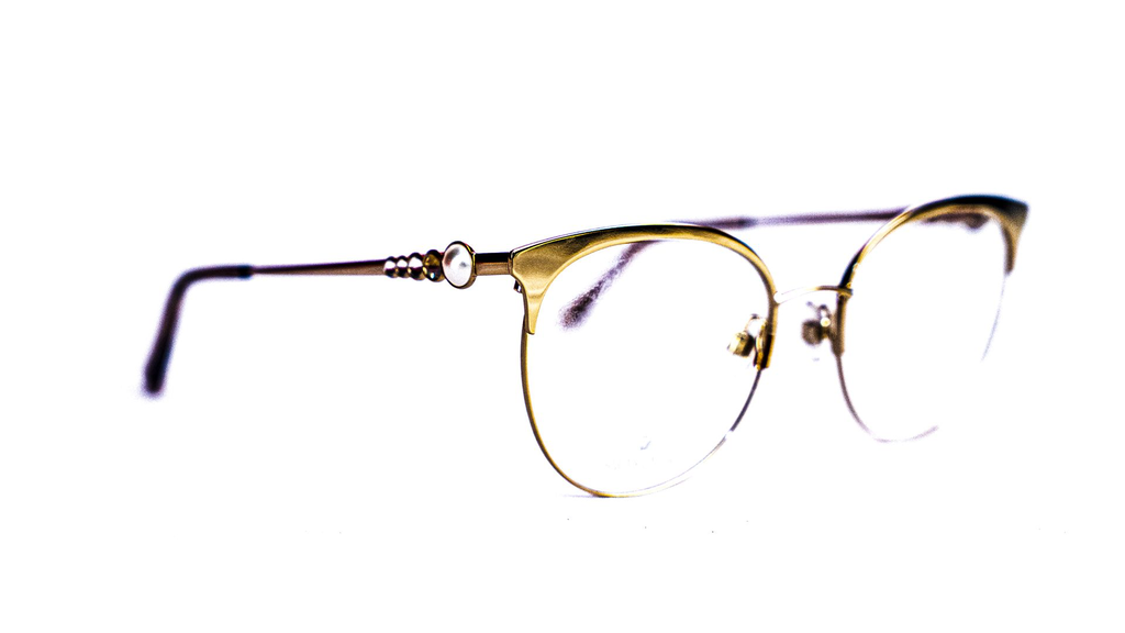Lunette femme raffinée Swarovski – Luxe Optique