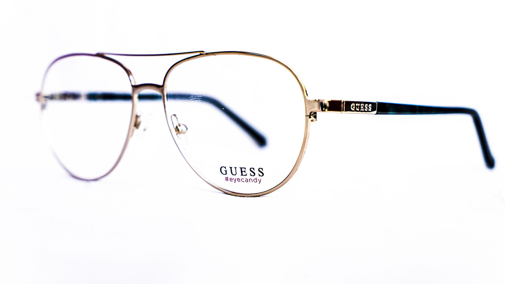 Vue de profil lunette Guess – Mermoz Dakar