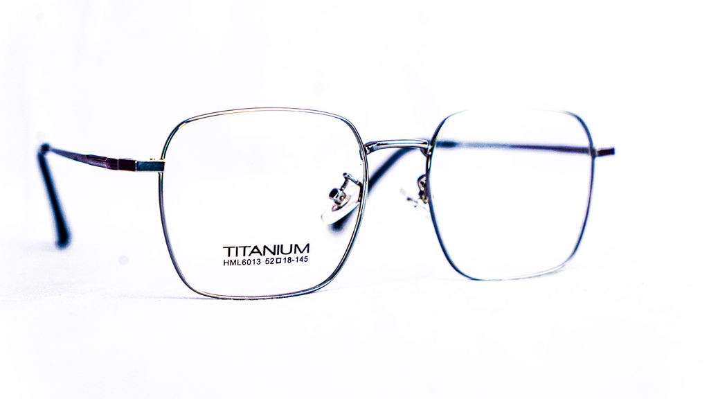 Monture tendance femme Titanium – VDN Mermoz