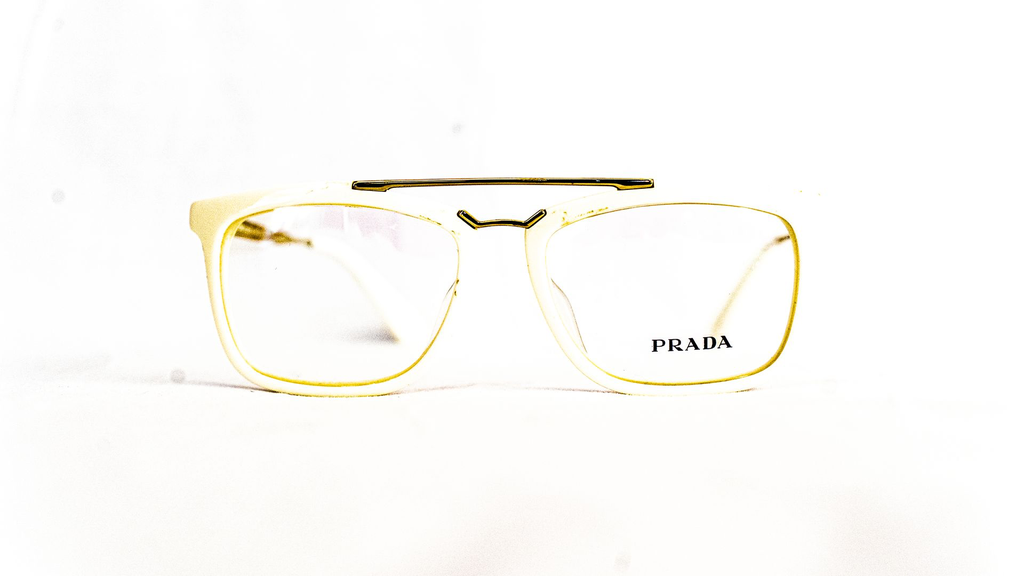 Monture Prada élégante – Vue de face