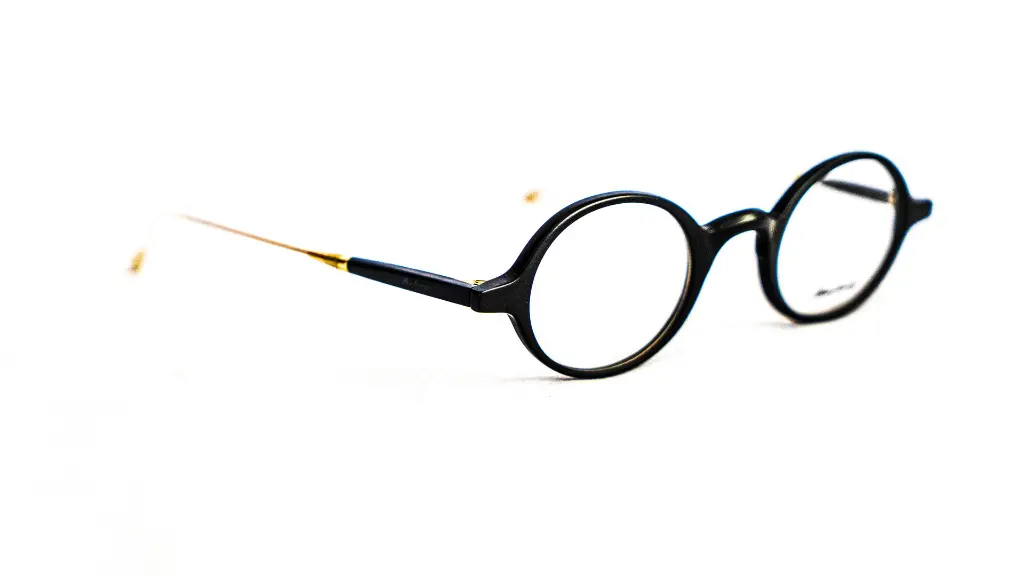 Look masculin raffiné – Monture Mustang