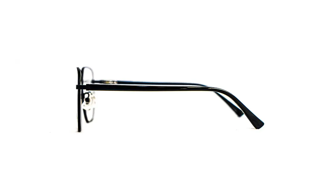 Monture Bali en vitrine Luxe Optique Dakar