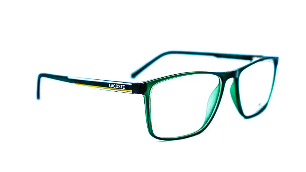 Vue latérale – monture Lacoste chic et raffinée