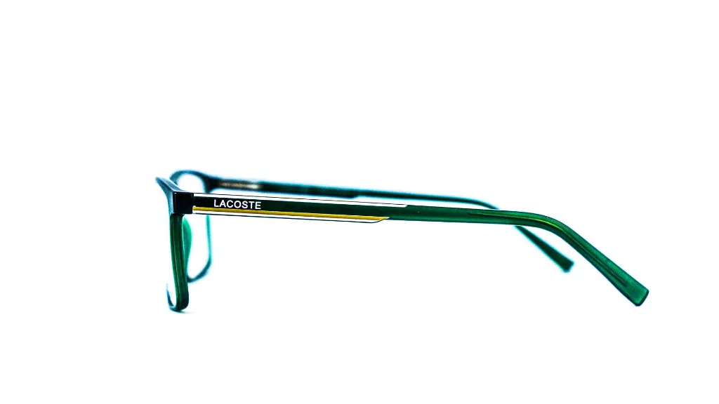 Détail branches – finition élégante chez luxe optique