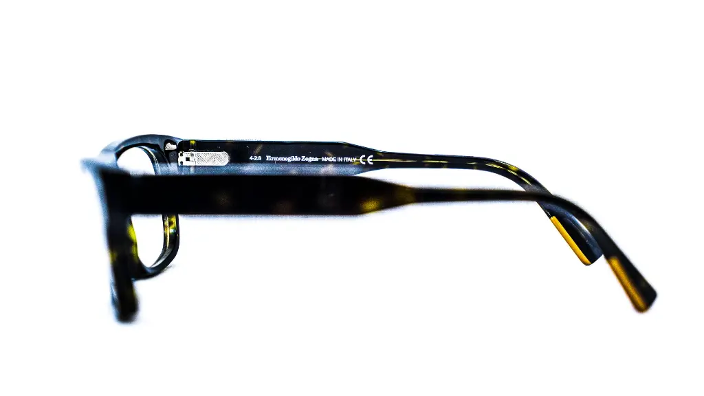 Monture de vue Ermenegildo Zegna raffinée – Showroom Luxe Optique Mermoz