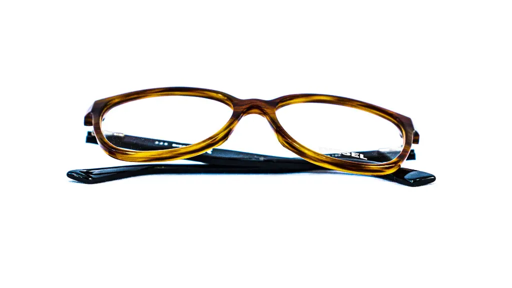 Monture Diesel ovale classique – Showroom Luxe Optique