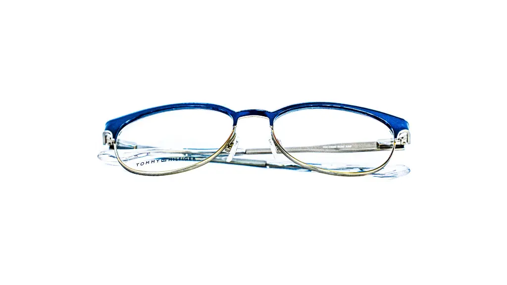 Lunette de vue Tommy Hilfiger design raffiné – Boutique Luxe Optique Dakar