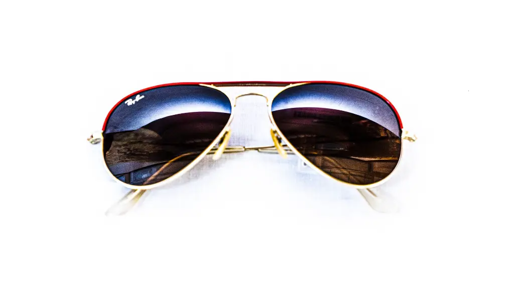 Lunette de soleil Ray-Ban style aviateur dorée et rouge