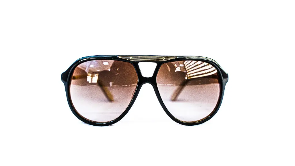 Vue de face – design aviateur élégant