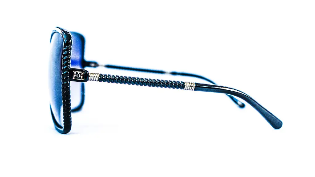 Détail des branches raffinées Escada - opticien dakar