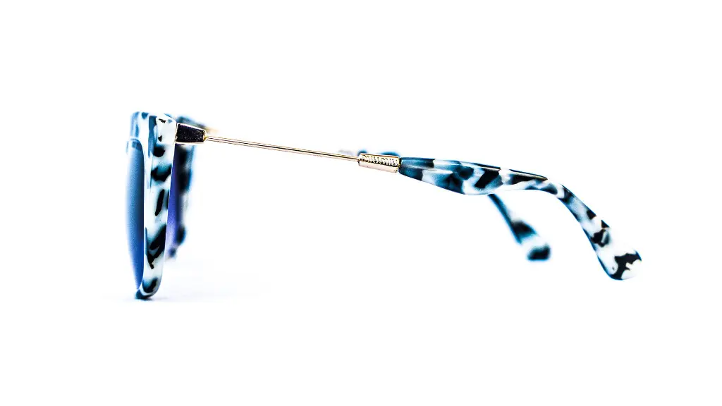 Détail des branches et finition Miu Miu - luxe optique dakar