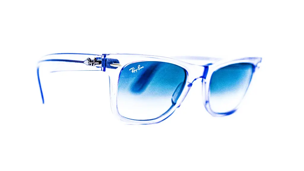 Disponible chez Luxe Optique Dakar – modèle Ray-Ban femme