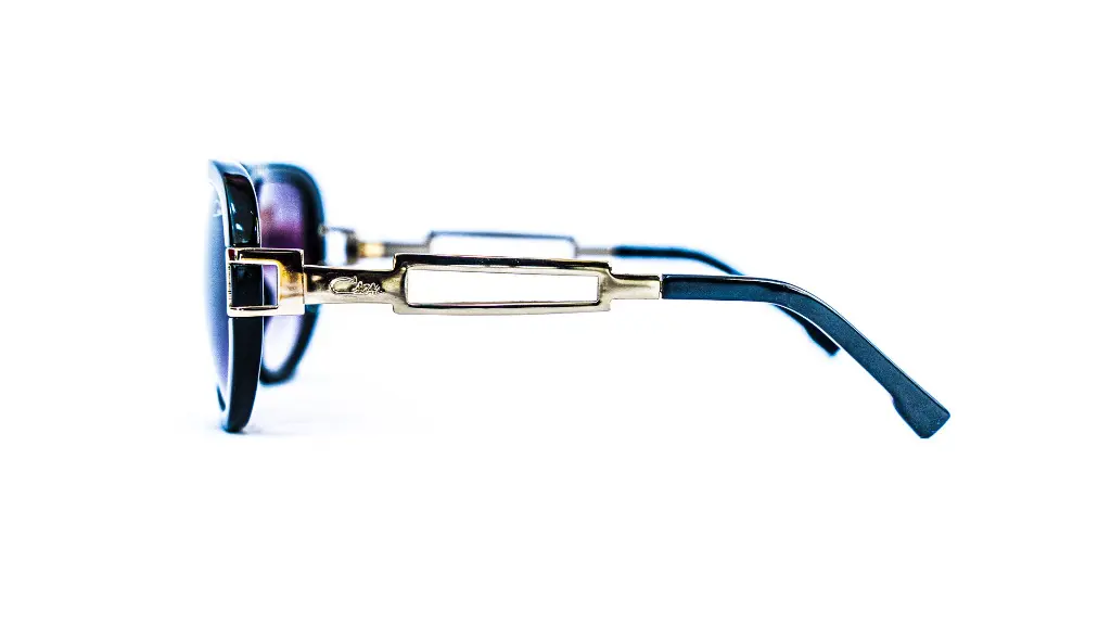 Lunette de soleil Germany disponible chez Luxe Optique Dakar