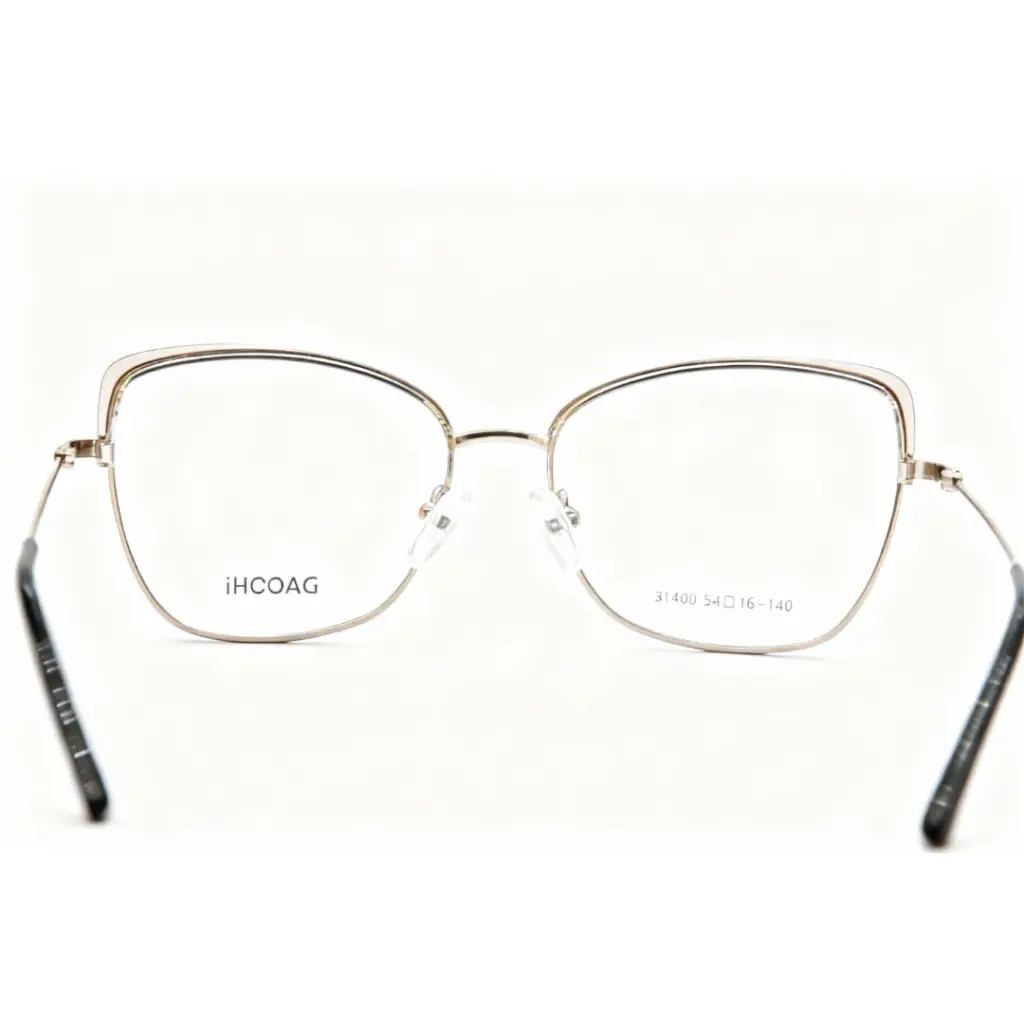 Lunette Dacchi exposée chez Luxe Optique Dakar.webp