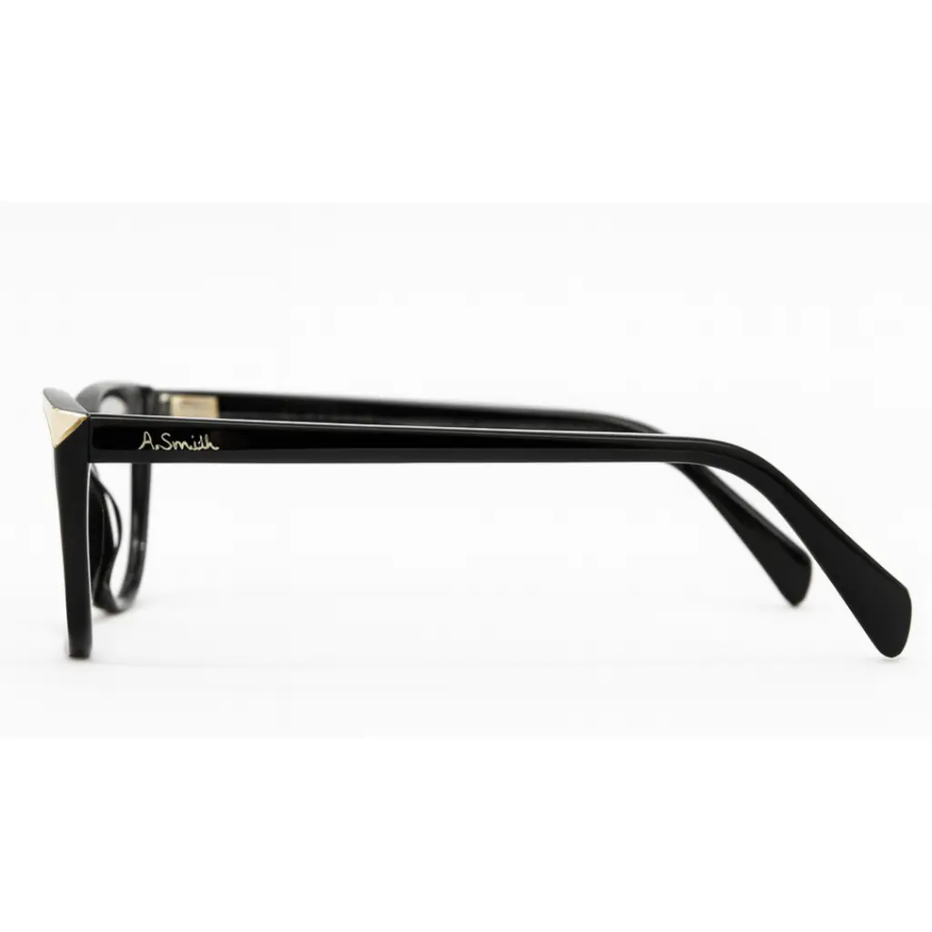 Détails du design monture chic et tendance disponible chez luxe optique.webp