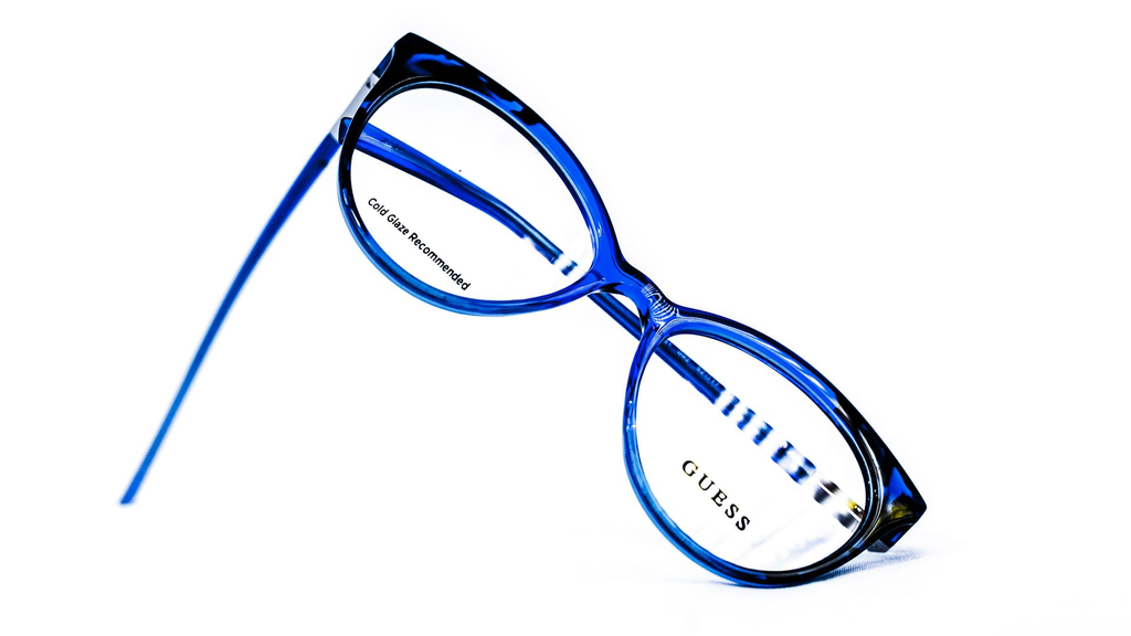 Monture Guess cerclée papillon femme – LUXE OPTIQUE Dakar