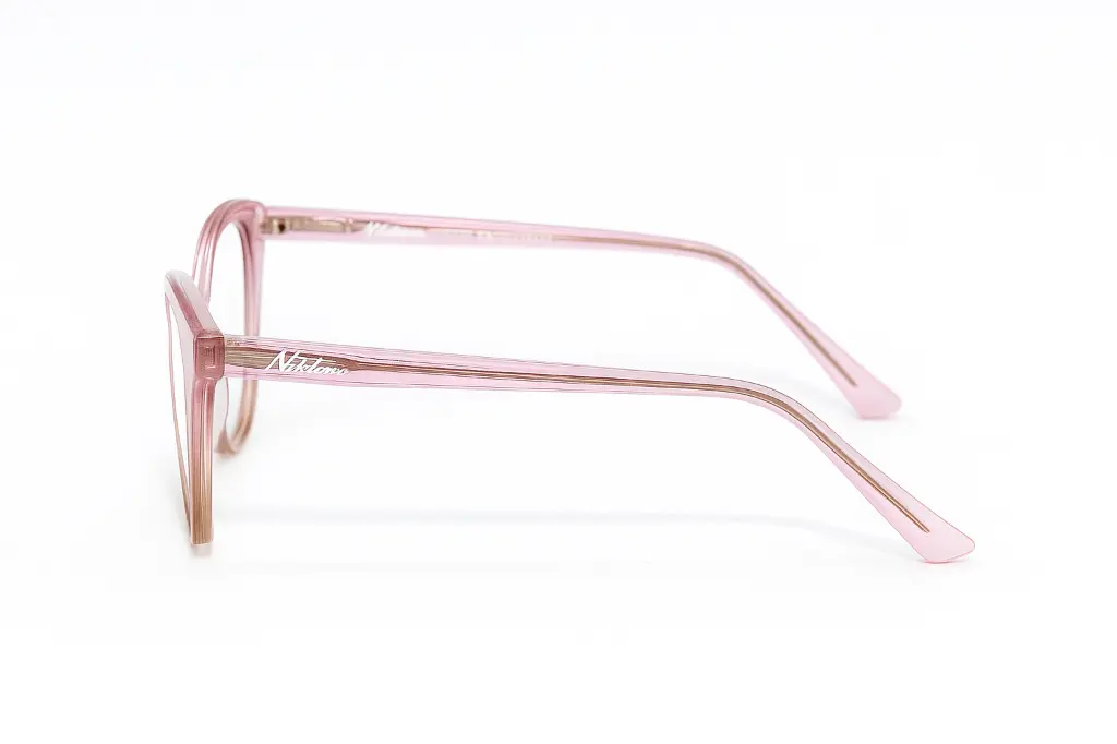 Monture Papillon Féminine – Nikitana disponible chez luxe optique.webp