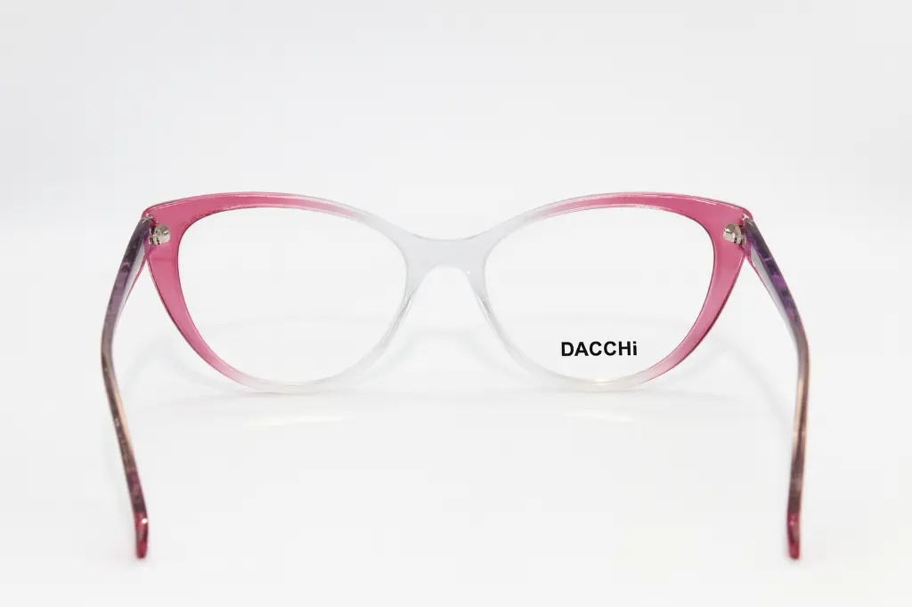 Lunettes papillon dégradé rose – Showroom Luxe Optique Dakar.webp