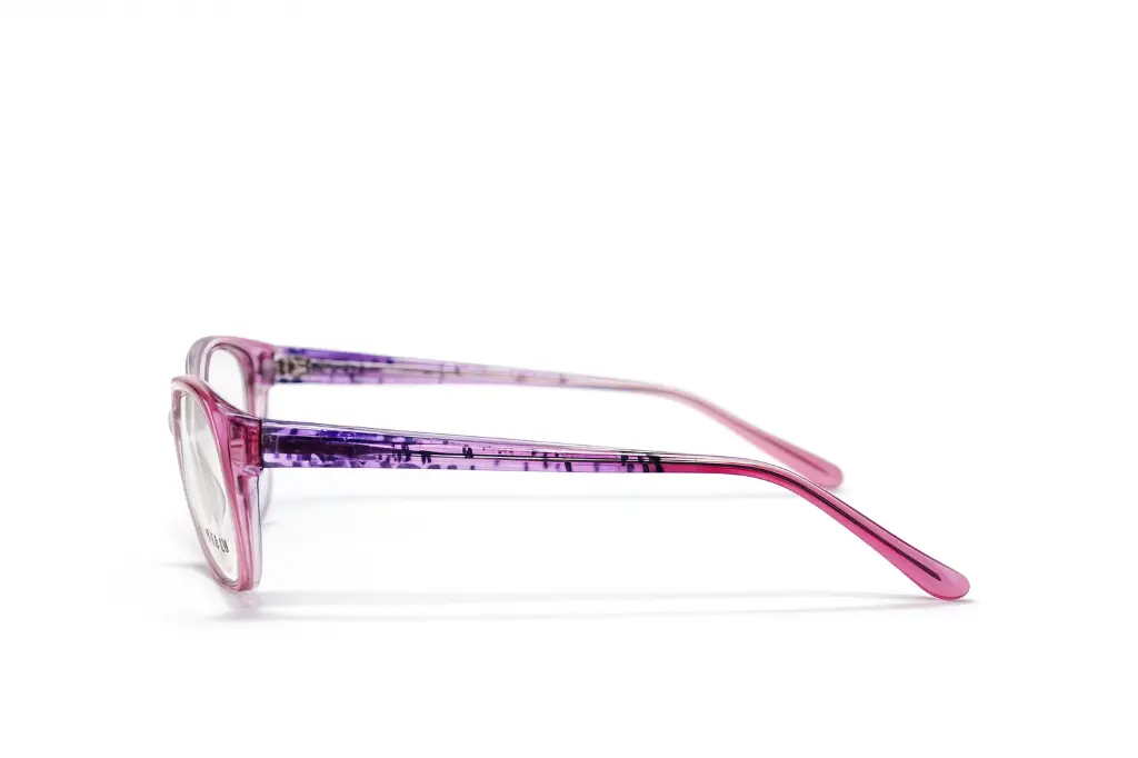 Monture en plastique colorée femme – Opticien Dakar Mermoz.webp